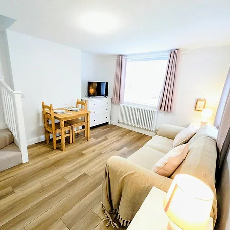 Blossom Lets - 96 Roseberry Guisborough